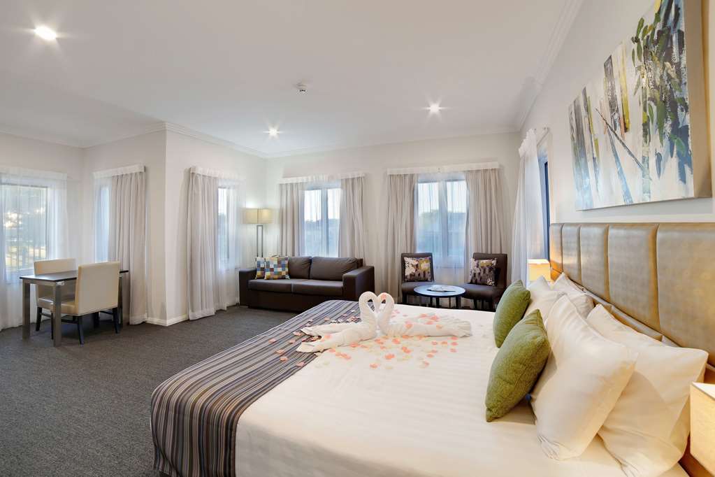 Best Western Plus Bolton on the Park-guestroom-Guest Room,Bed,King bed,Living Area,On-Site,View from room.jpg