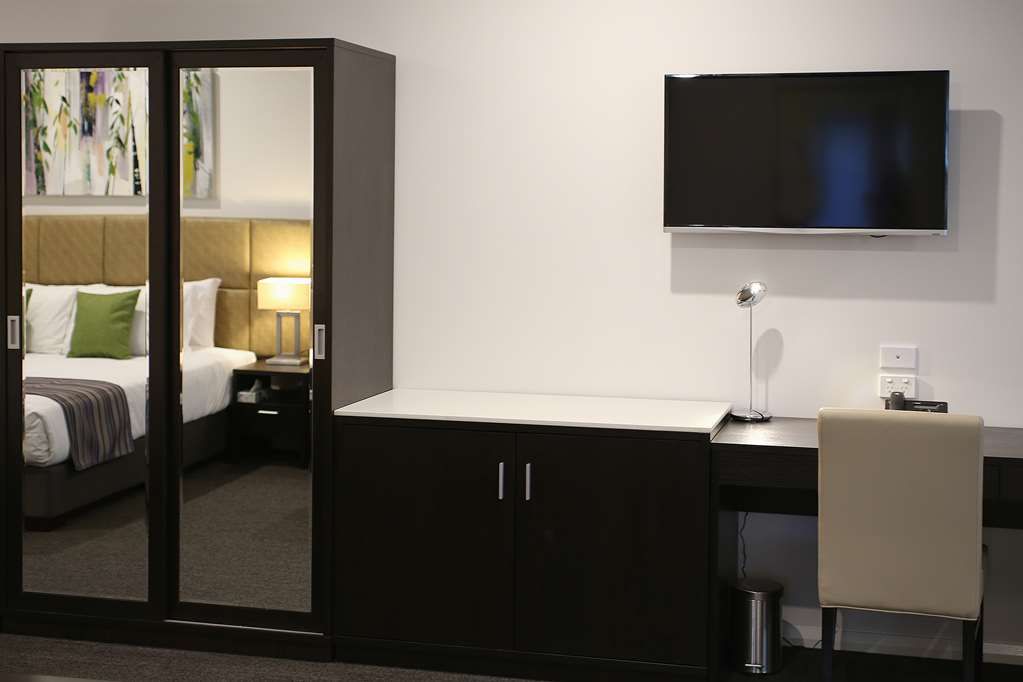 Best Western Plus Bolton on the Park-guestroom-Guest Room,Guest Room Amenity,Suite,On-Site.jpg