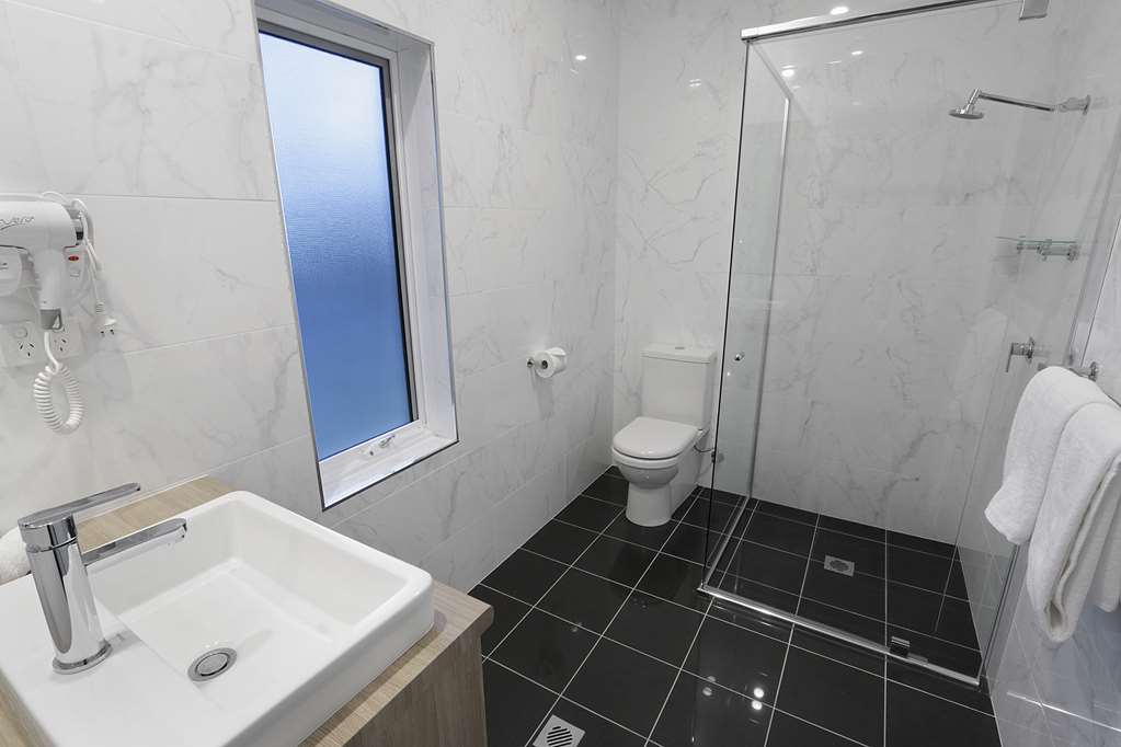 Best Western Plus Bolton on the Park - Tap to explore photos