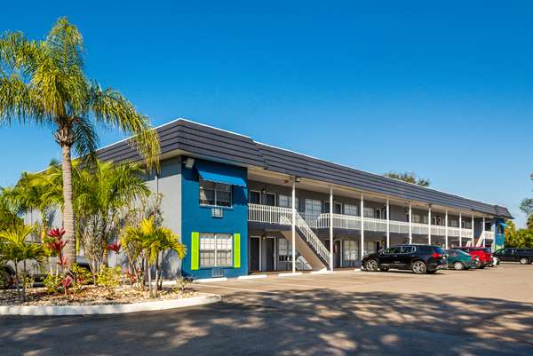 Exterior view - SureStay Hotel by Best Western North Sarasota