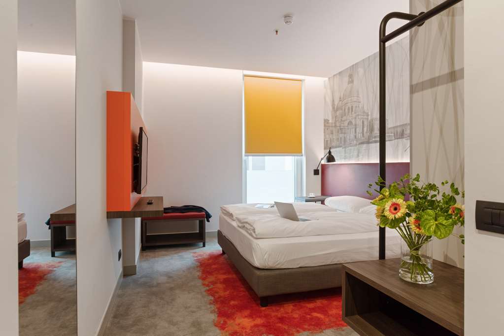 CAMPANILE VENICE MESTRE-guestroom-Guest Room,Bed,On-Site,People,Guests.jpg