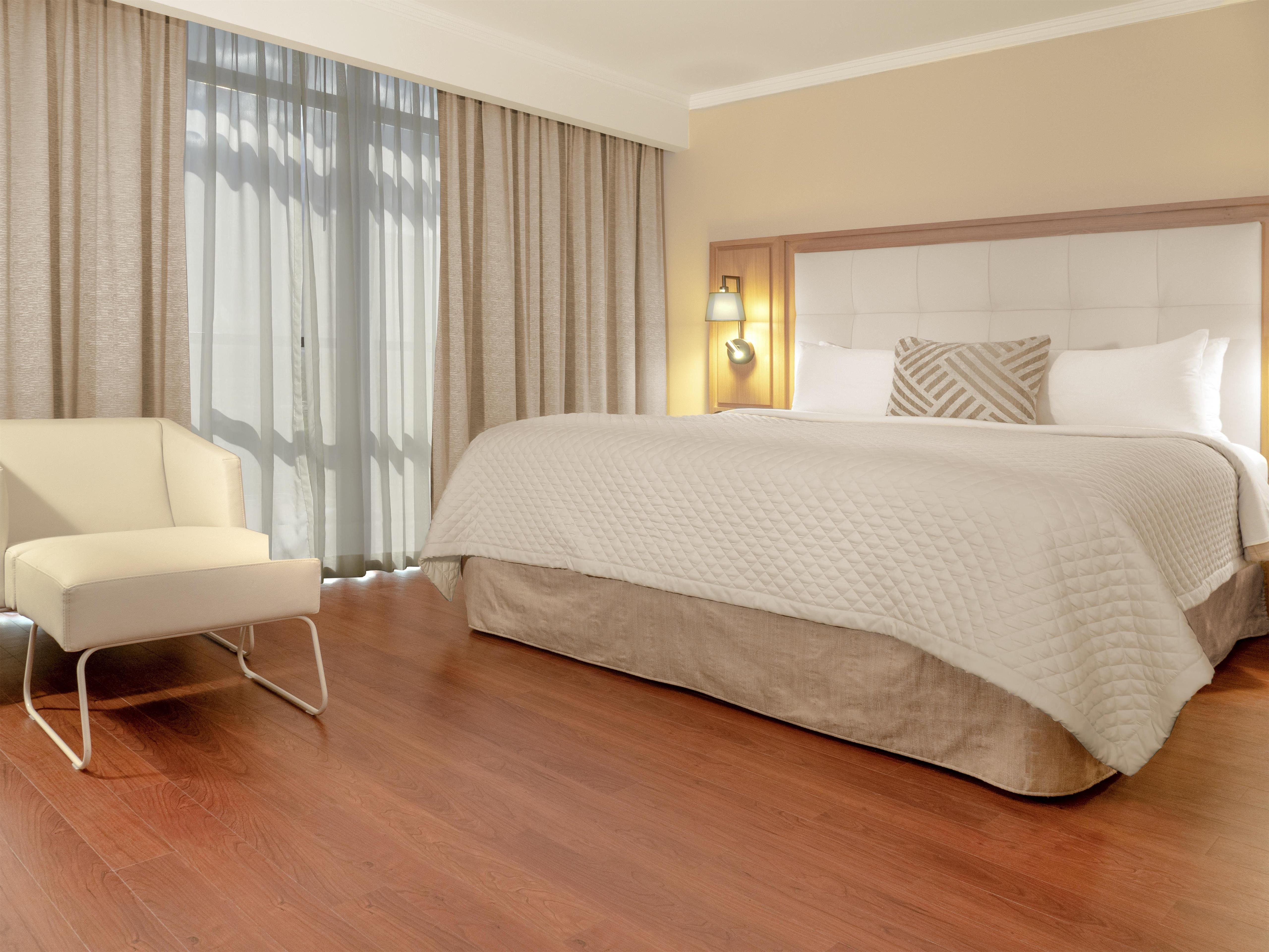 MS Milenium Monterrey, Curio Collection by Hilton Room Type - 1 KG BED JR SUITE-EXEC