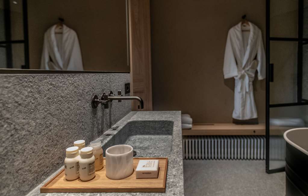 CASA DI LANGA-guestroom-Guest Room,Bathroom,On-Site.jpg