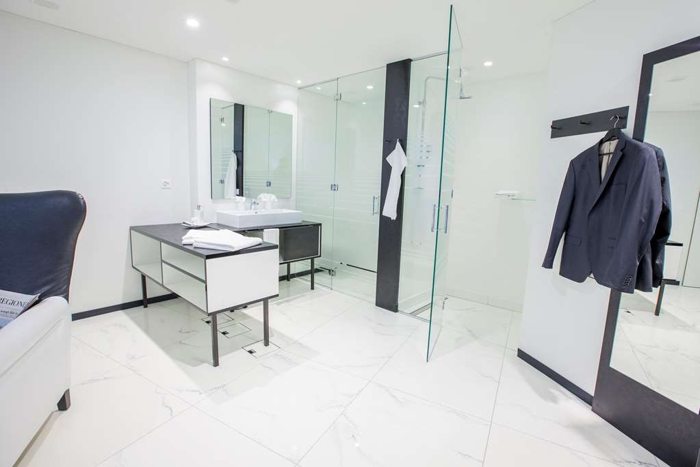 THESSONI HOME-guestroom-Guest Room,Bathroom,On-Site.jpg
