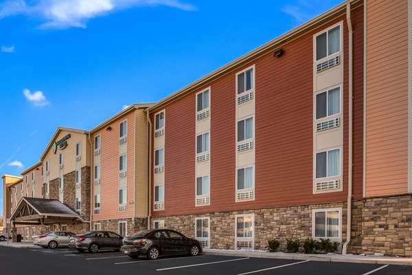 Exterior view - WoodSpring Suites Farmington Hills