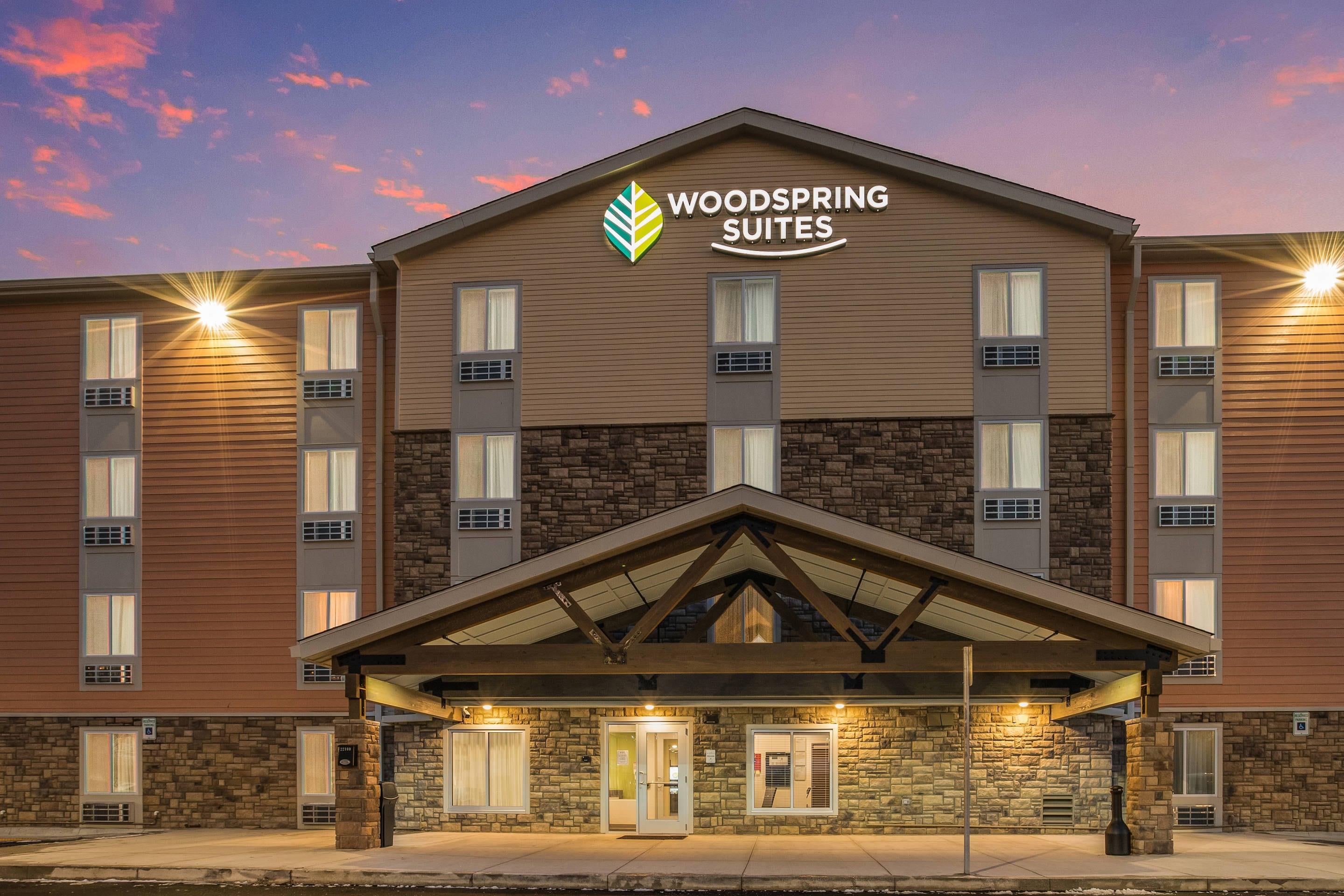 Hotel exterior | WoodSpring Suites Detroit Farmington Hills