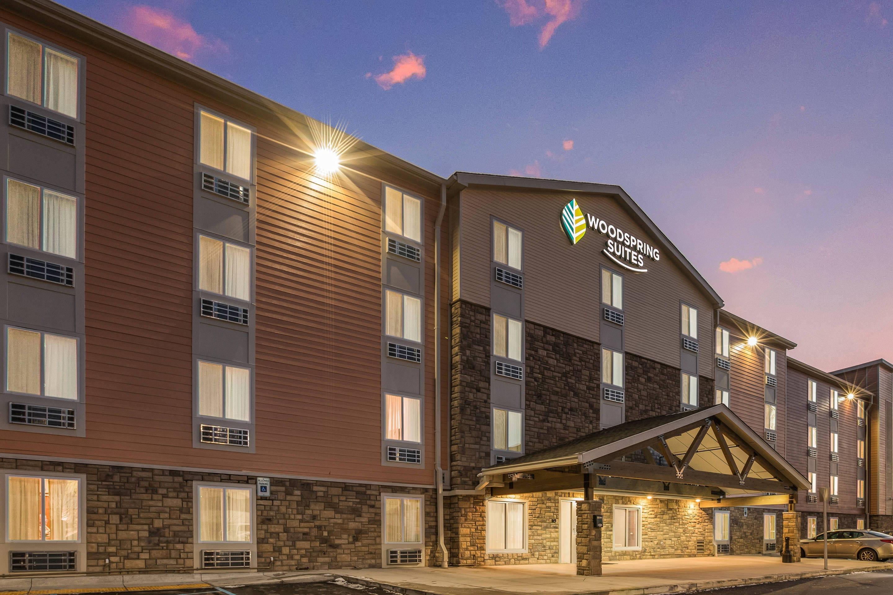 Hotel exterior | WoodSpring Suites Detroit Farmington Hills