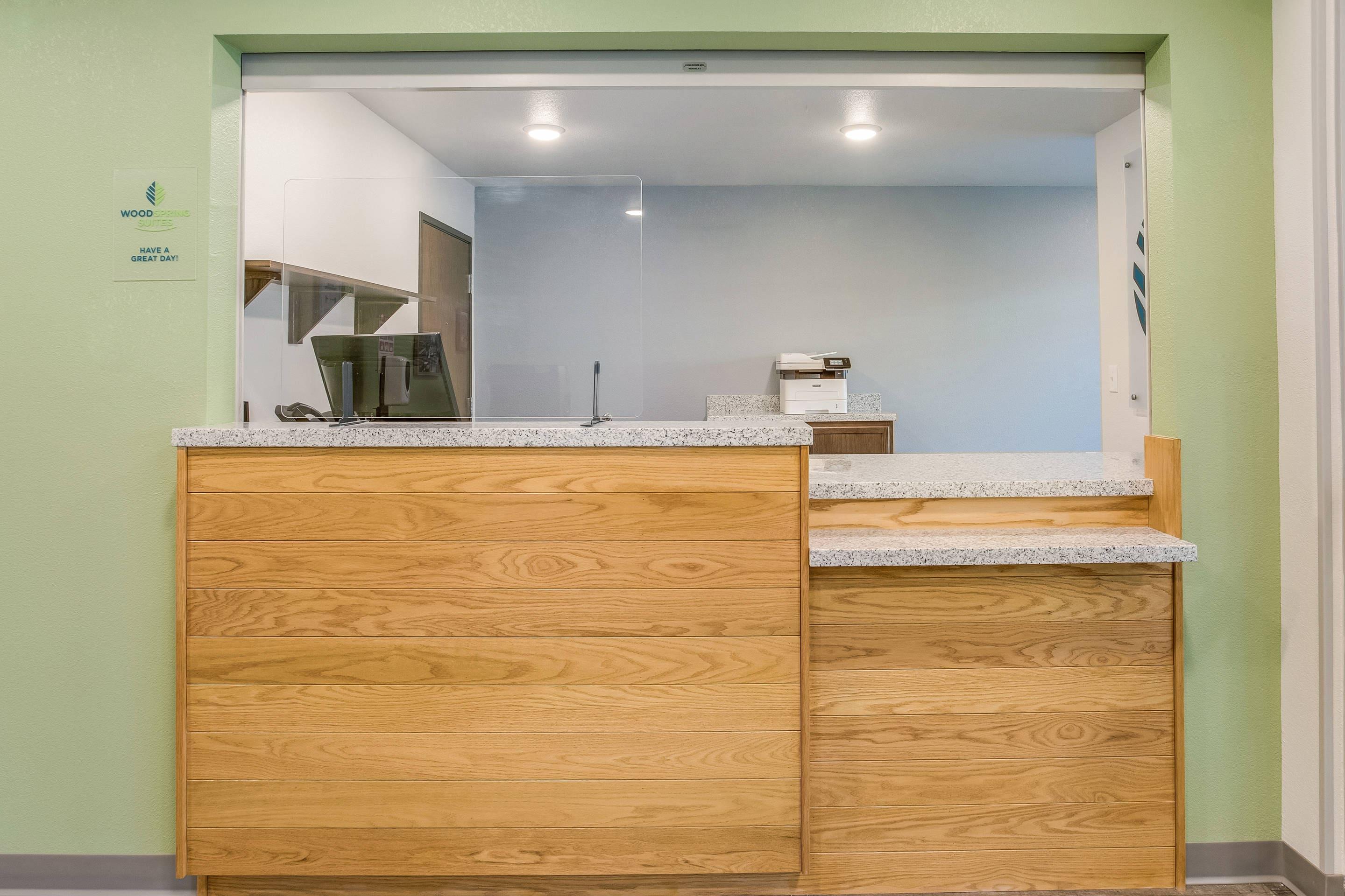 Hotel lobby | WoodSpring Suites Detroit Farmington Hills