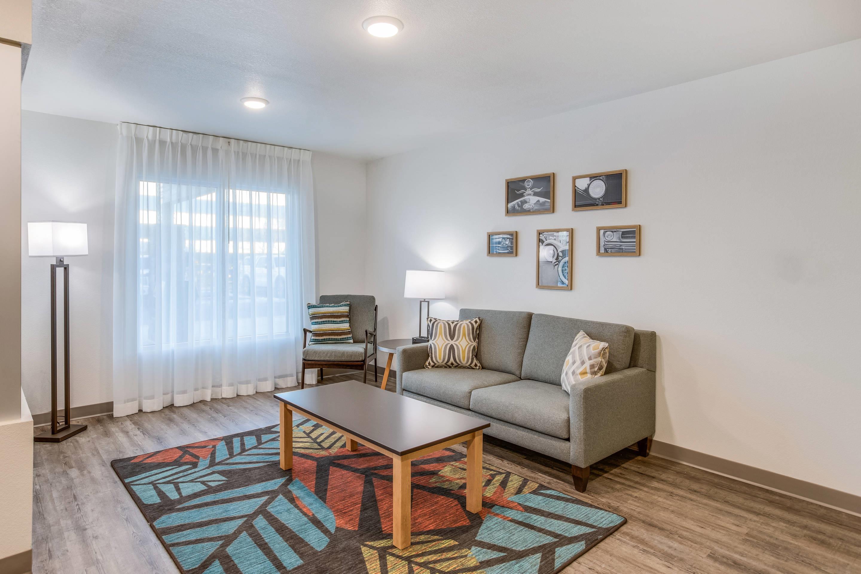 Hotel lobby | WoodSpring Suites Detroit Farmington Hills