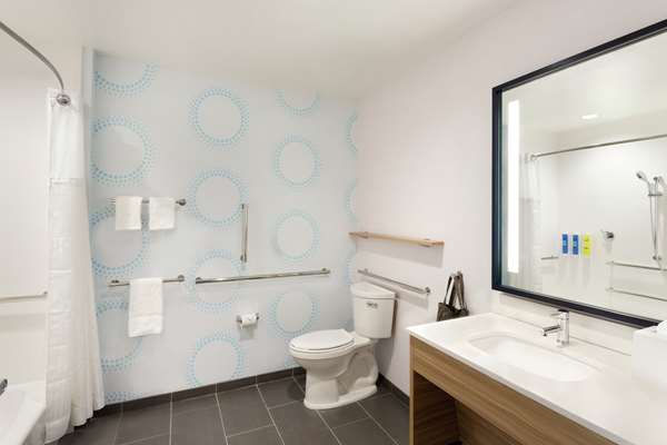  - Tru by Hilton Hotel Frisco