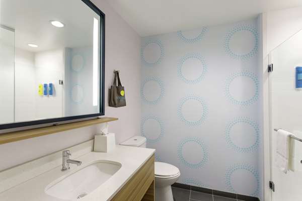  - Tru by Hilton Hotel Frisco