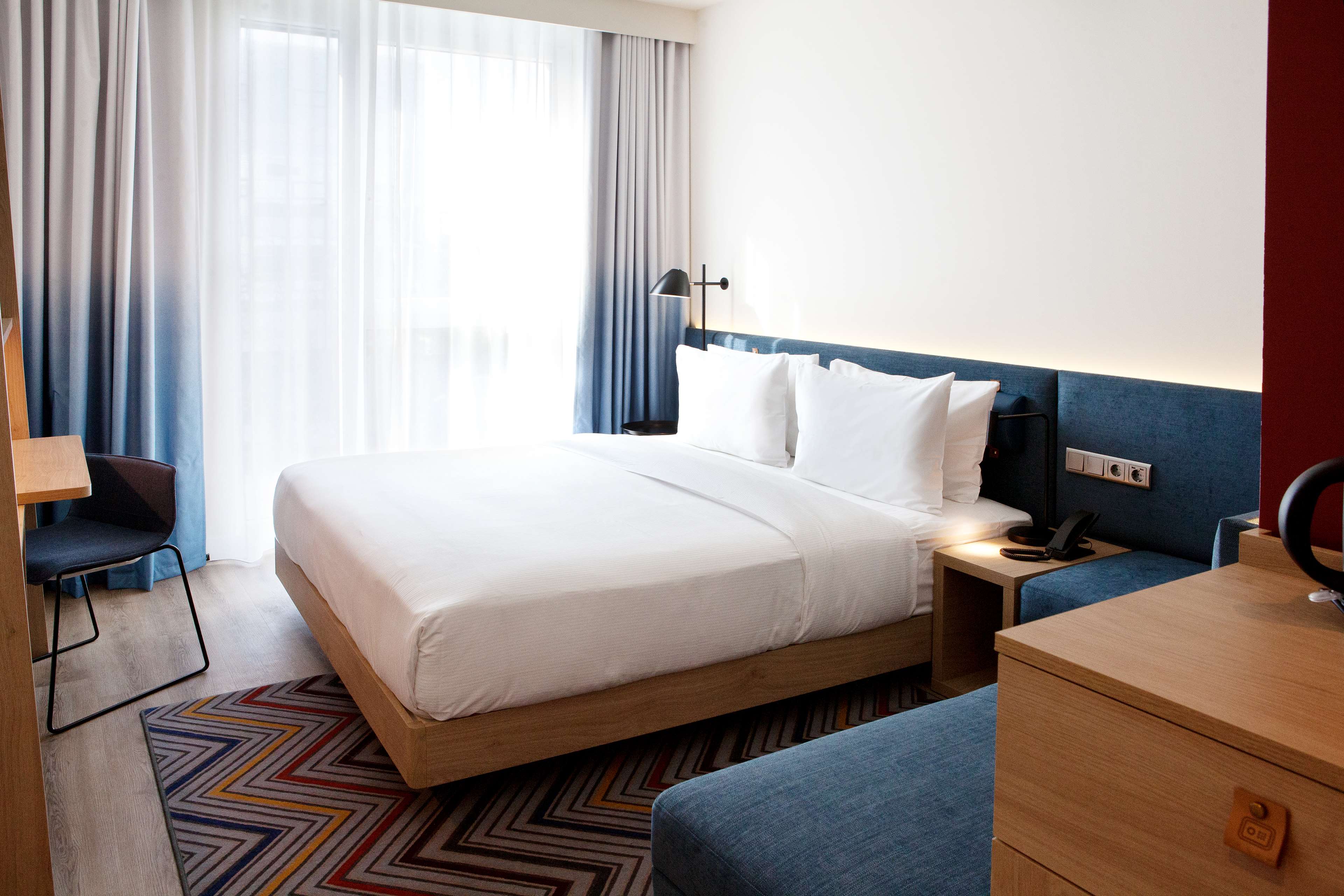 Hampton by Hilton Munich Airport South Room Type - KING ROOM