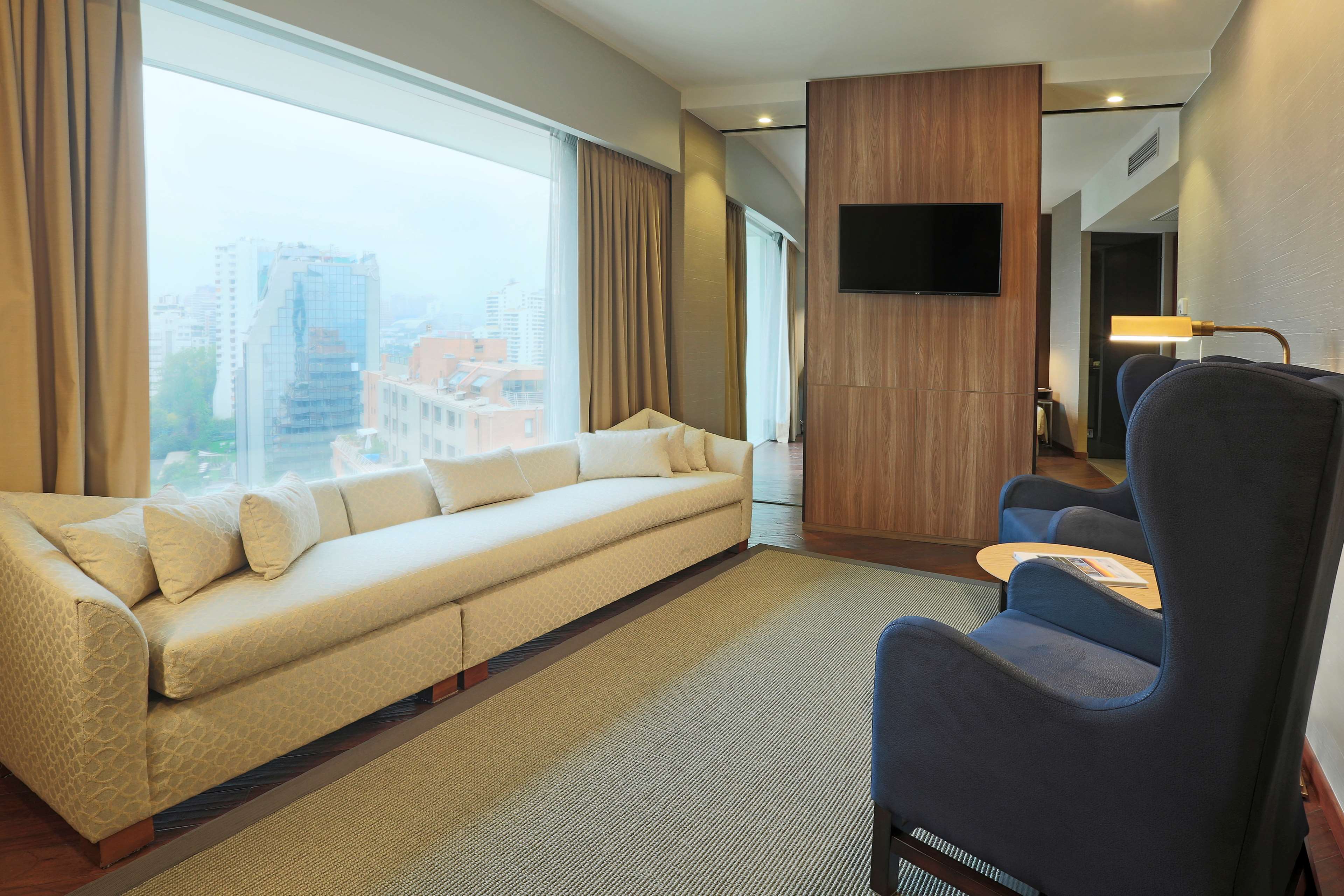 DoubleTree by Hilton Santiago Kennedy, Chile Room Type - 1 KING JR SUITE