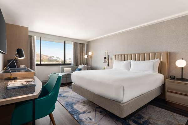  - DoubleTree by Hilton Hotel North South San Francisco