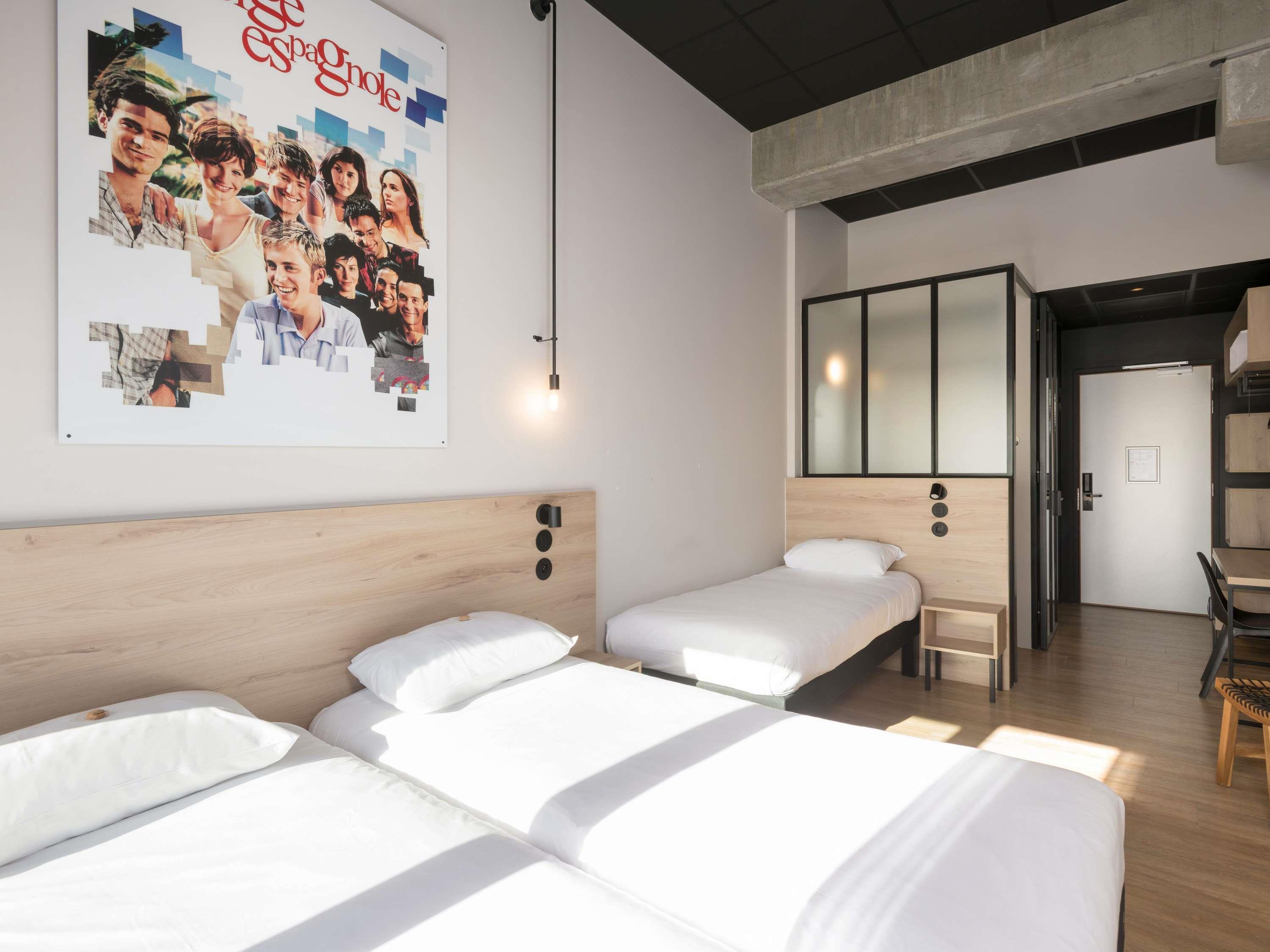 ibis Styles Namur Room Type - Standard Room with 1 double bed and 1 single bed