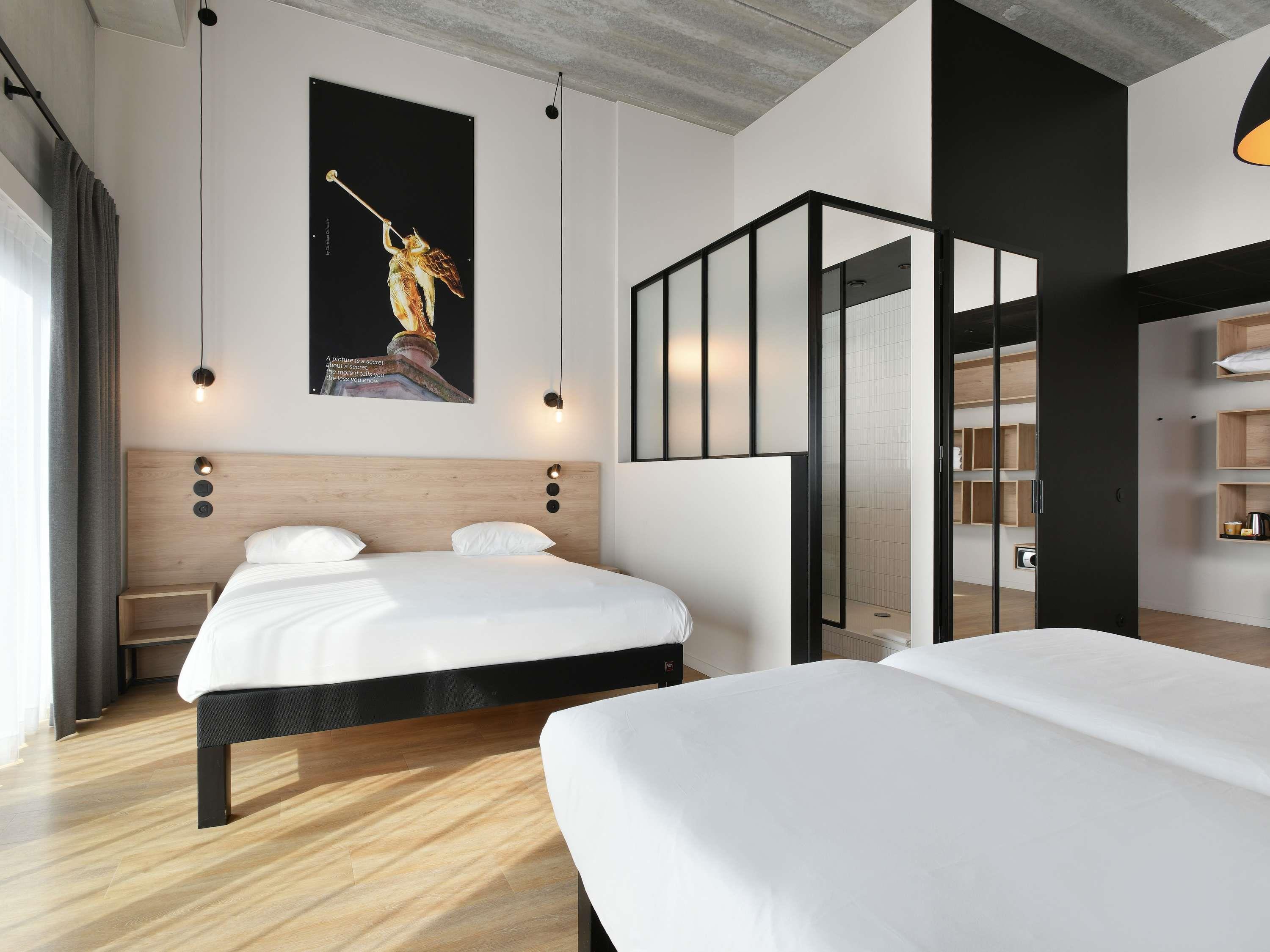 ibis Styles Namur Room Type - Standard Room with 1 double bed and 2 single beds