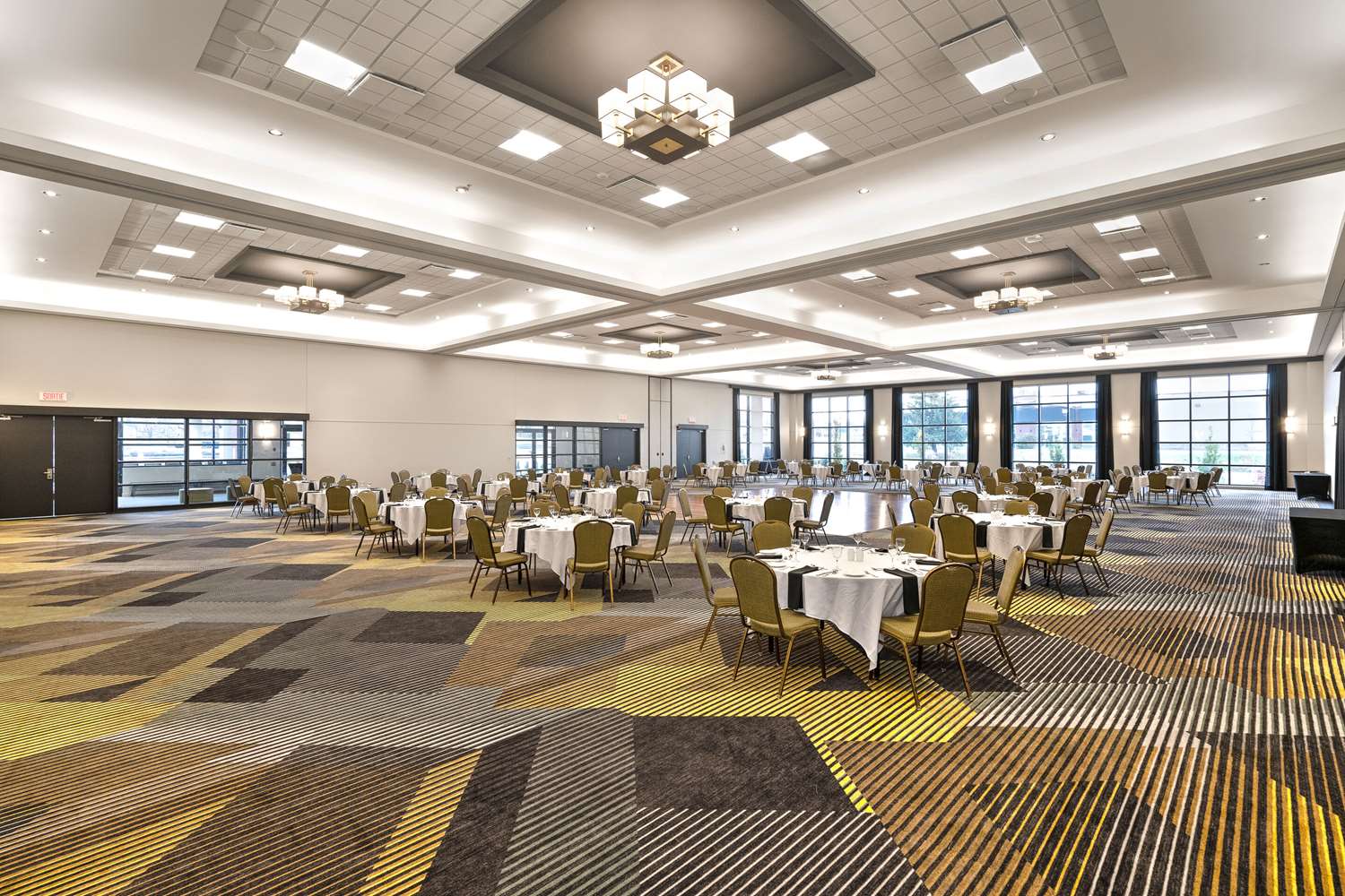 Hotel le Victorin Victoriaville, QC See Discounts