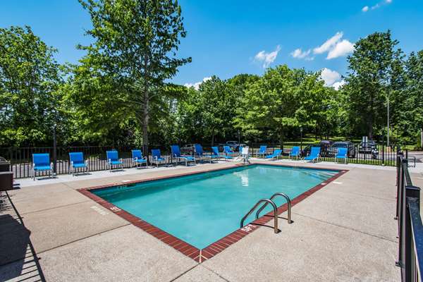 Pool - Clarion Pointe Hotel Franklin - I-65, Exit 65