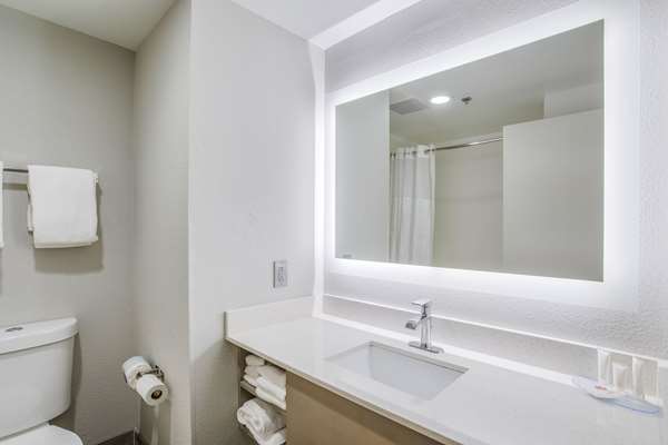  - Clarion Pointe Hotel Franklin - I-65, Exit 65