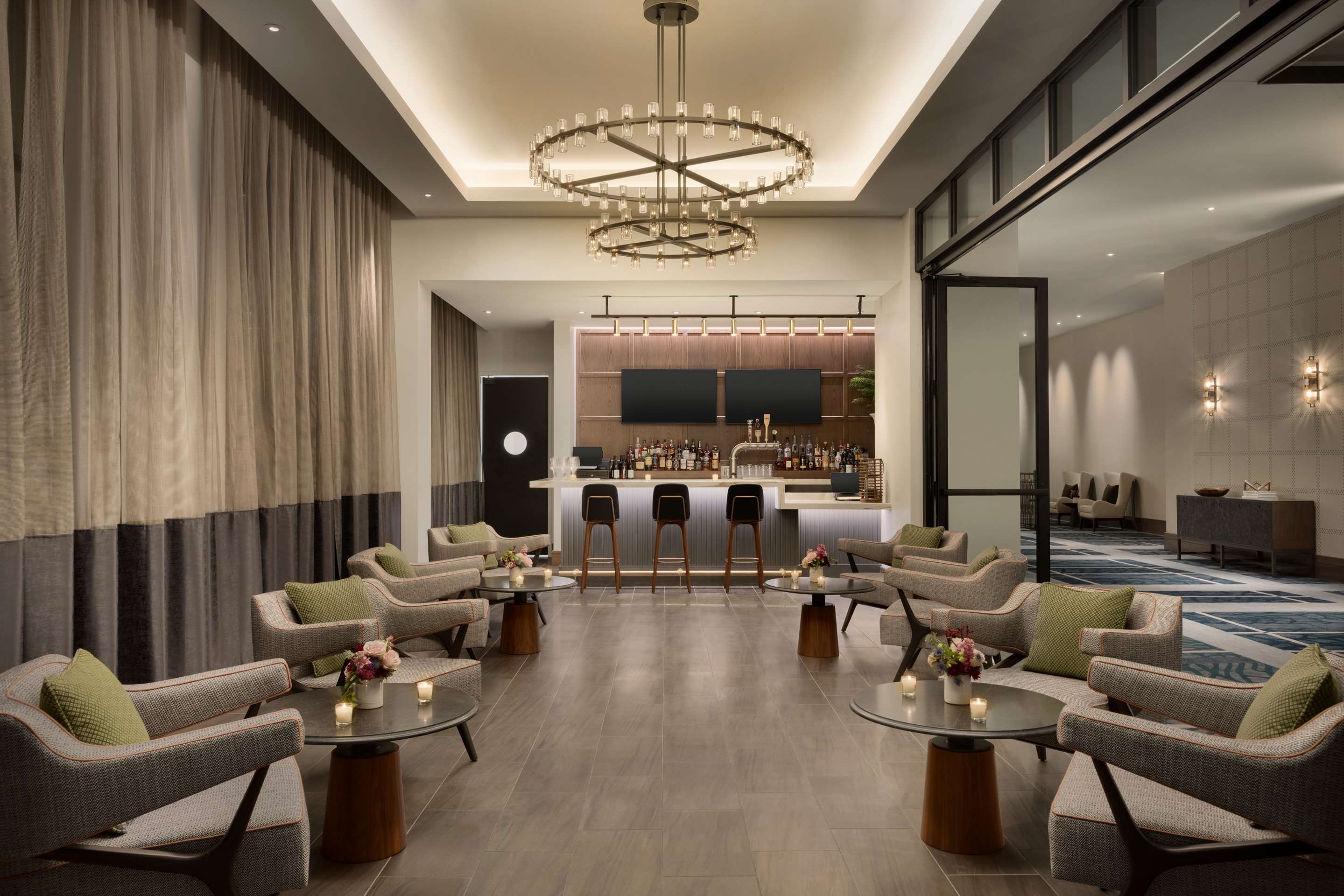 BarLounge | Valley Hotel Homewood Birmingham, Curio Collection by Hilton