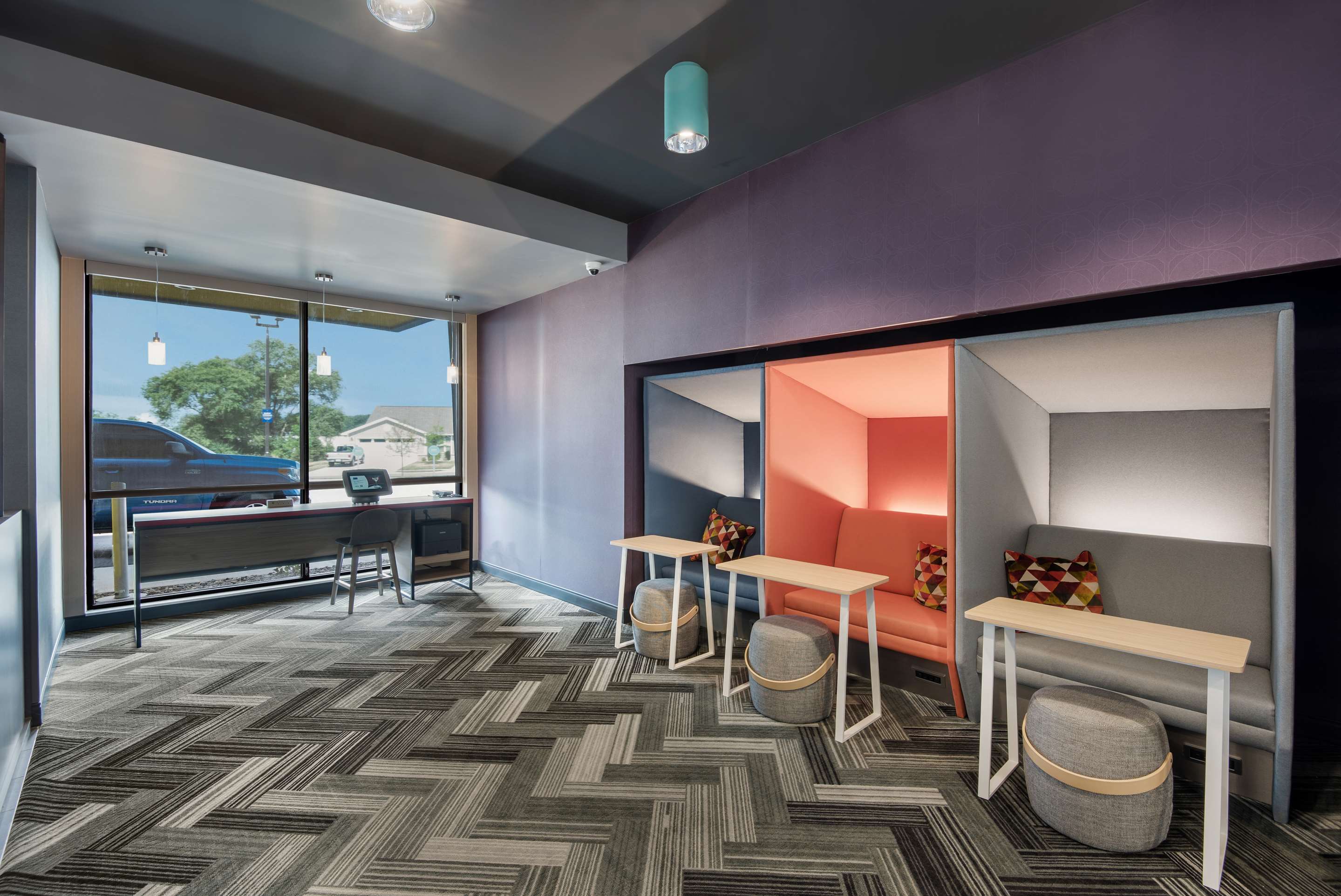 Business Center | Tru by Hilton Warsaw
