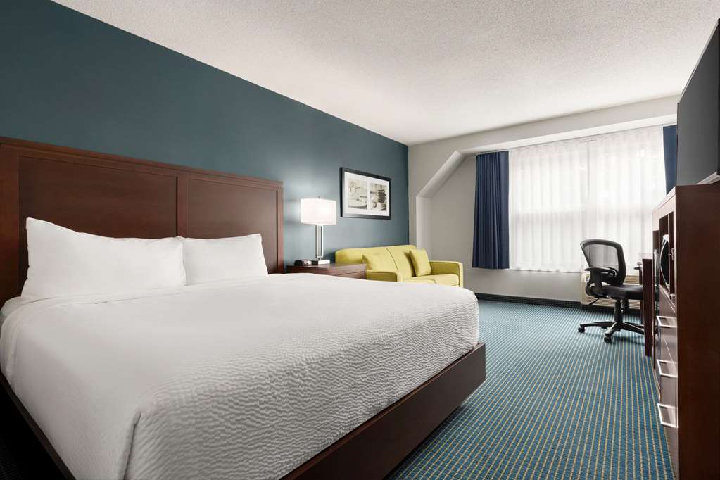 Days Inn by Wyndham Sarnia Harbourfront - Tap to explore photos