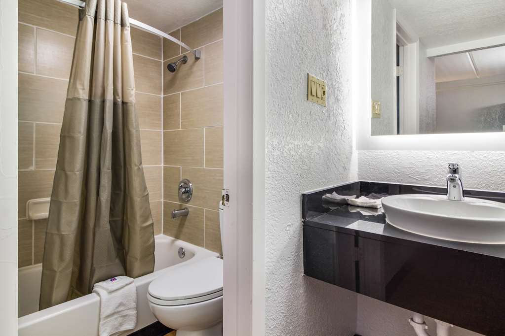 STUDIO 6 BAYTOWN TX GARTH ROAD-guestroom-Guest Room,On-Site.jpg