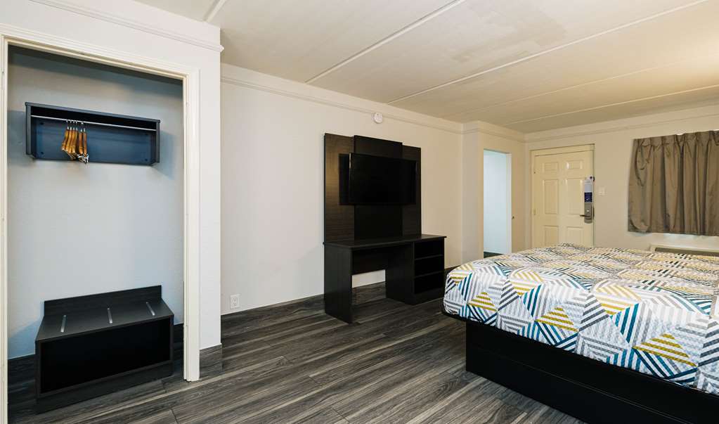 STUDIO 6 BAYTOWN TX GARTH ROAD-guestroom-Guest Room,Suite,On-Site.jpg