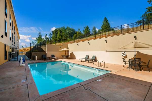 Pool - Best Western Colfax Hotel