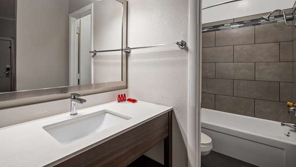  - SureStay Hotel by Best Western Findlay - I-75, Exit 157