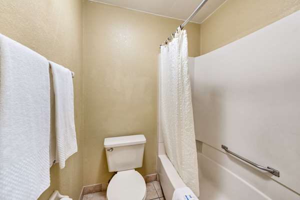  - Rodeway Inn West Columbus - I-70, Exit 91