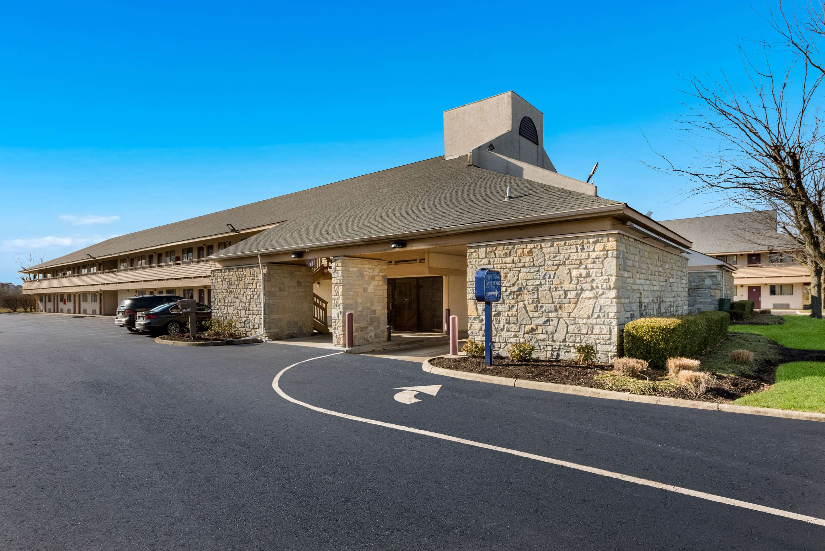 Hotel exterior | Rodeway Inn
