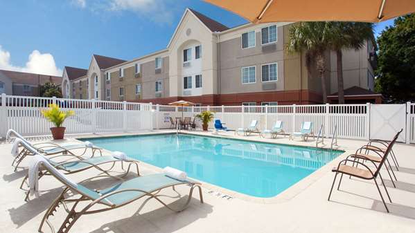 Pool - Sonesta Simply Suites Clearwater