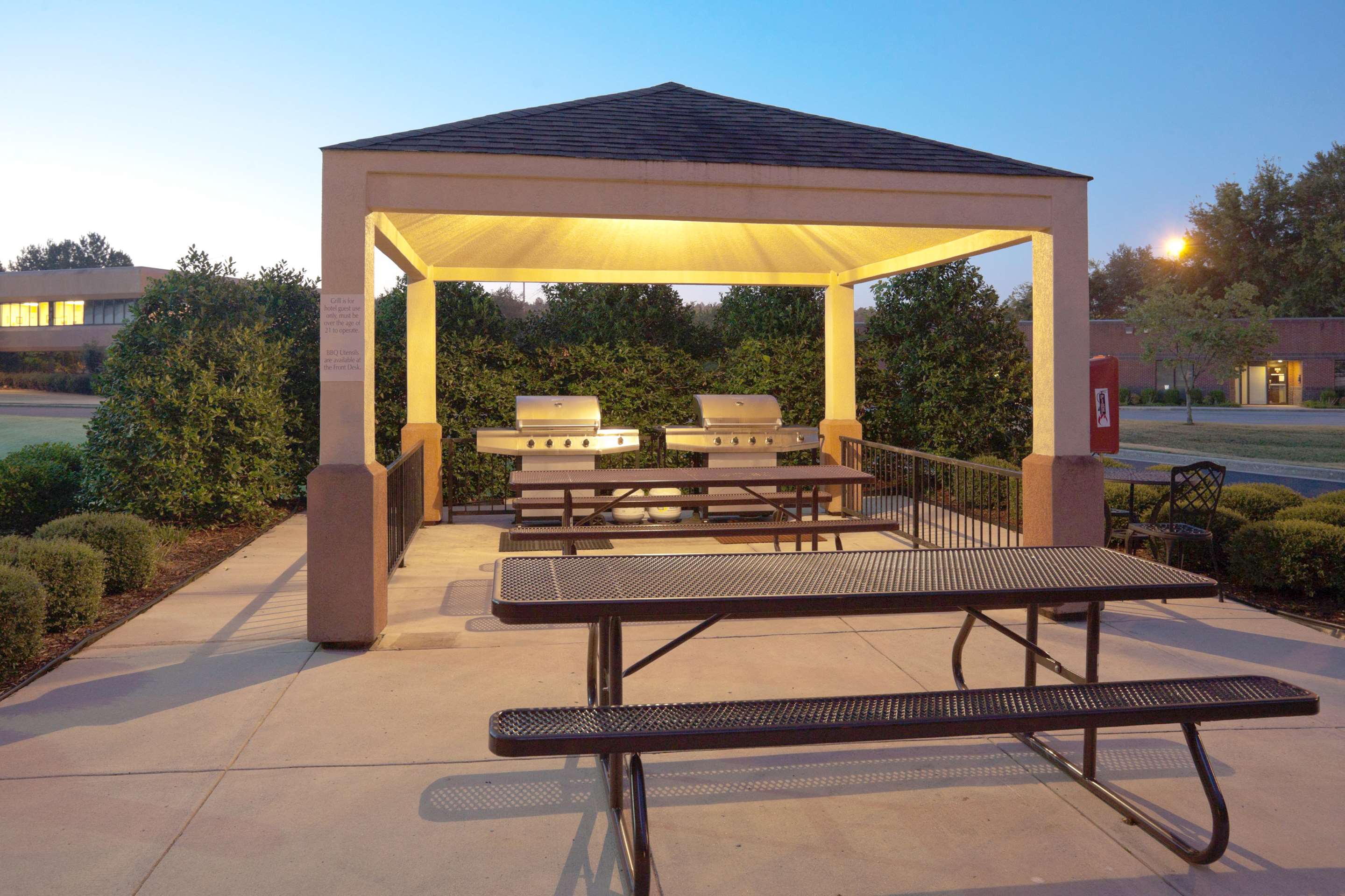 BBQ Gazebo Grill | Sonesta Simply Suites Dallas Las Colinas