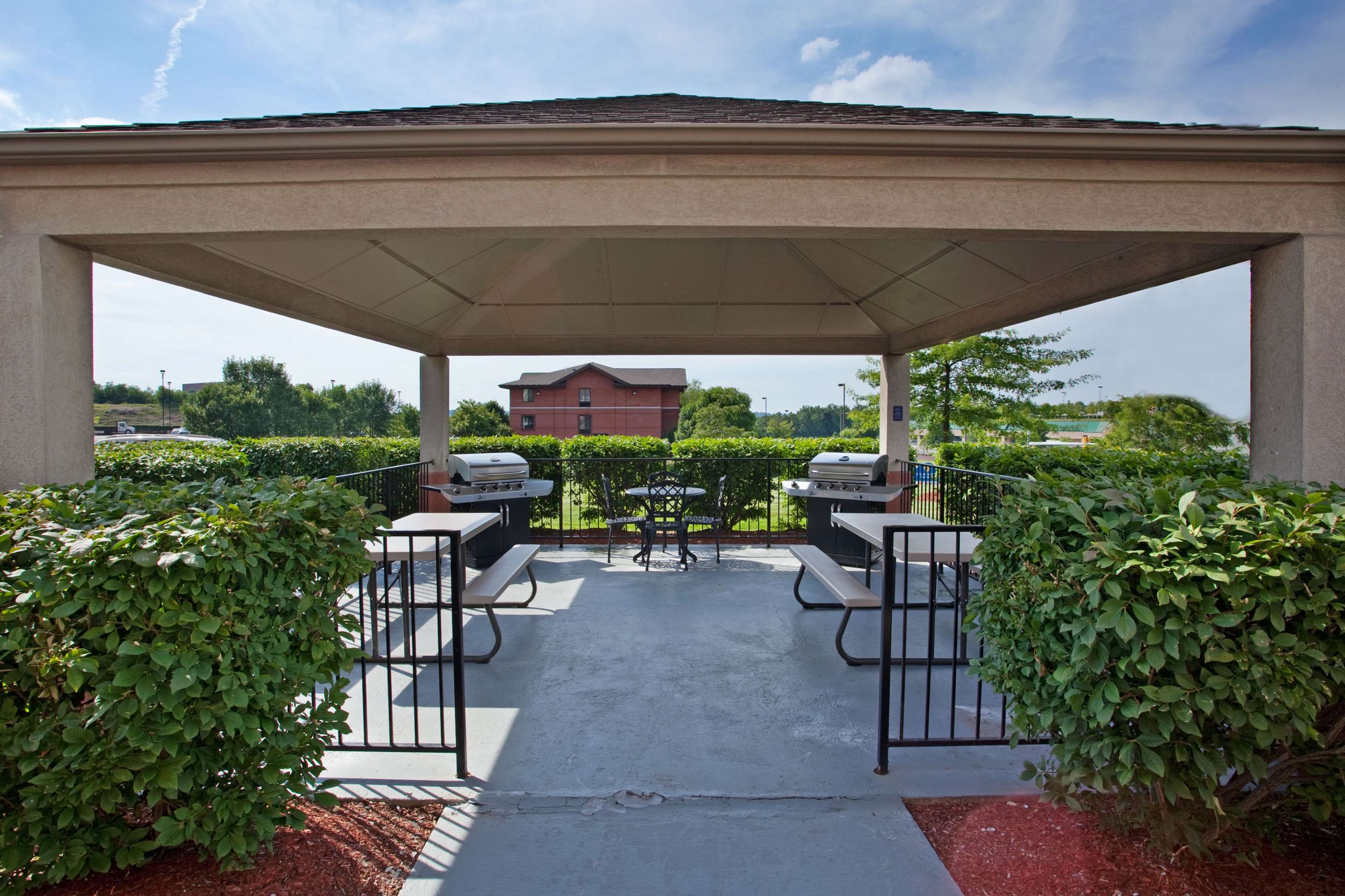 The BBQ and Gazebo | Sonesta Simply Suites Pittsburgh Airport