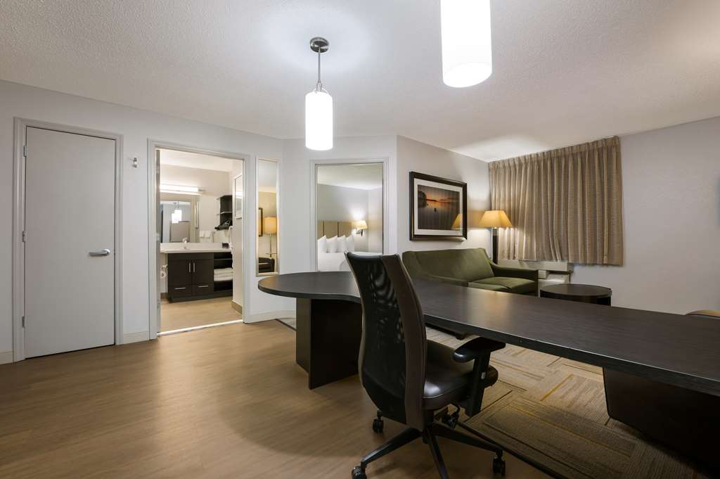 SONESTA SIMPLY HUNTSVILLE-guestroom-Guest Room,Suite,On-Site.jpg
