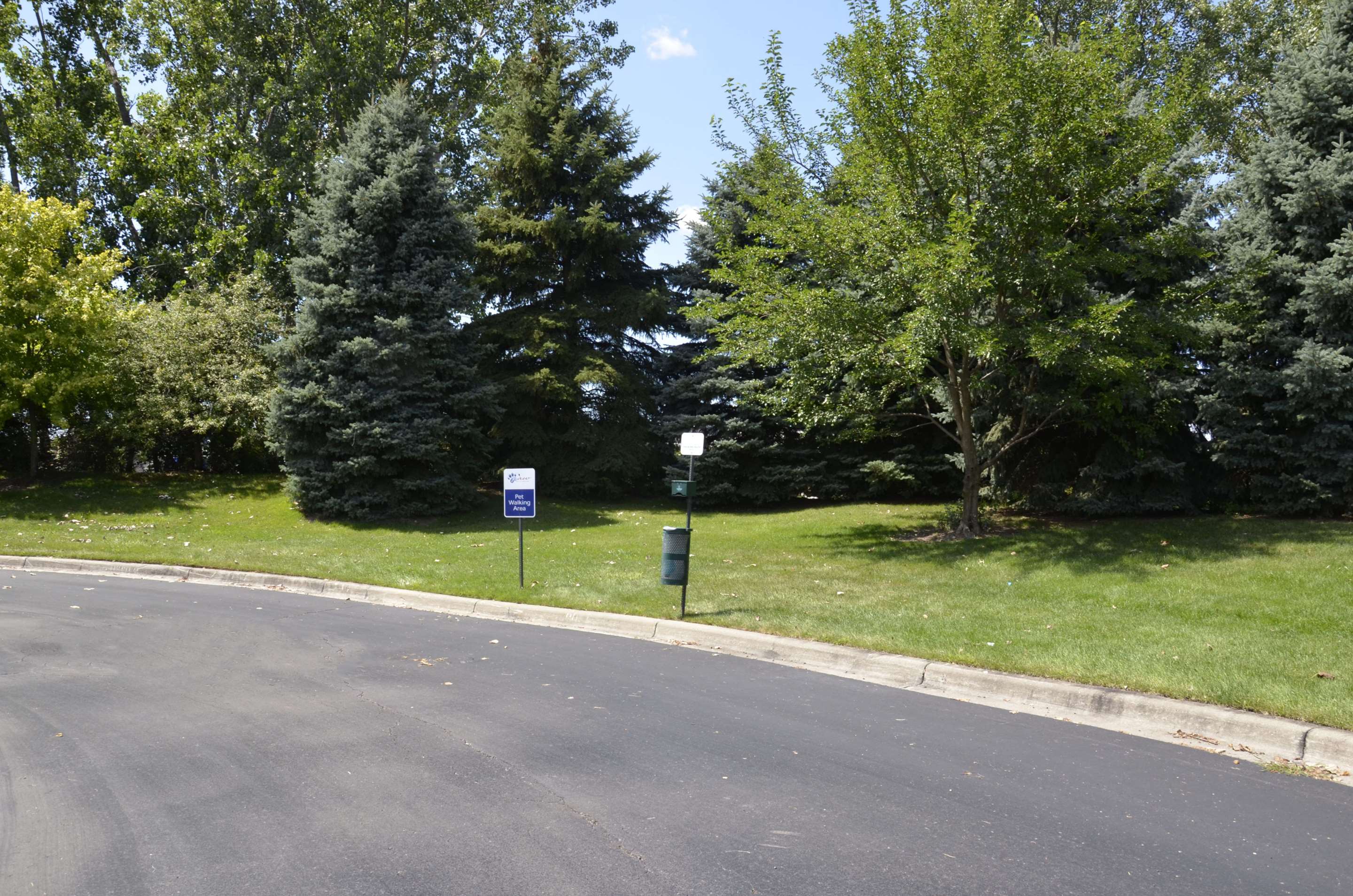 Pet Walking Area | Sonesta Simply Suites Detroit Warren