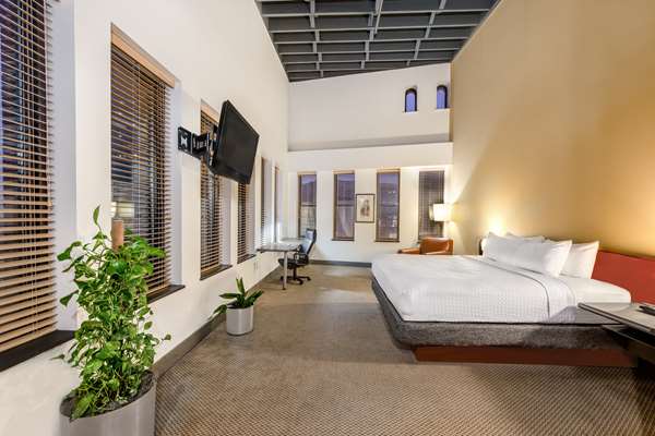  - Sonesta Hotel Downtown Columbus - I-670, Exit 4