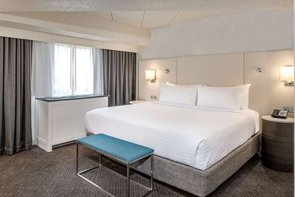  - Sonesta Hotel Downtown Columbus - I-670, Exit 4