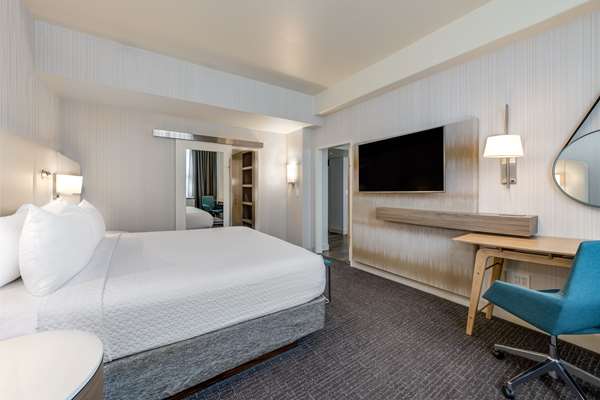 Suite - Sonesta Hotel Downtown Columbus - I-670, Exit 4