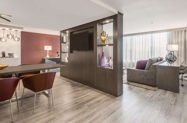 Suite - Sonesta Hotel Downtown Denver