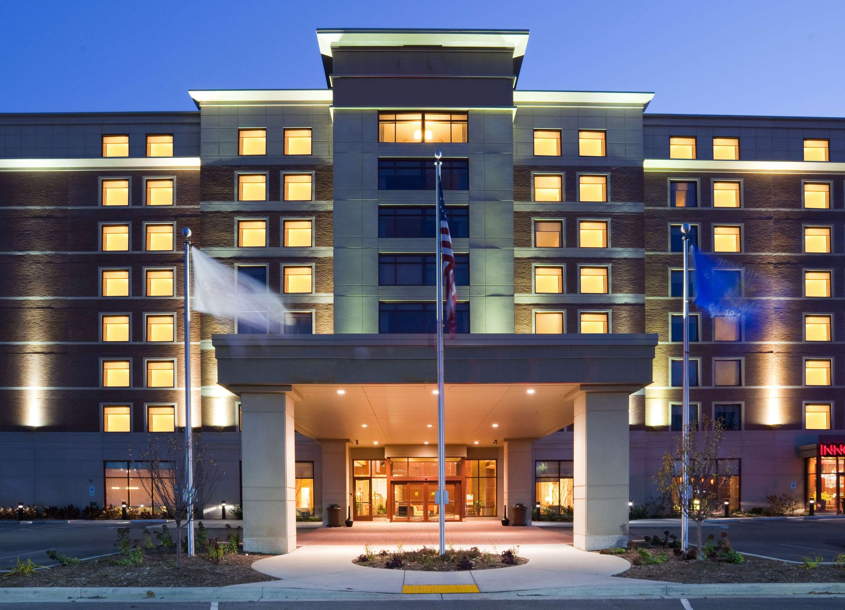 Hotel Exterior | Sonesta Milwaukee West Wauwatosa