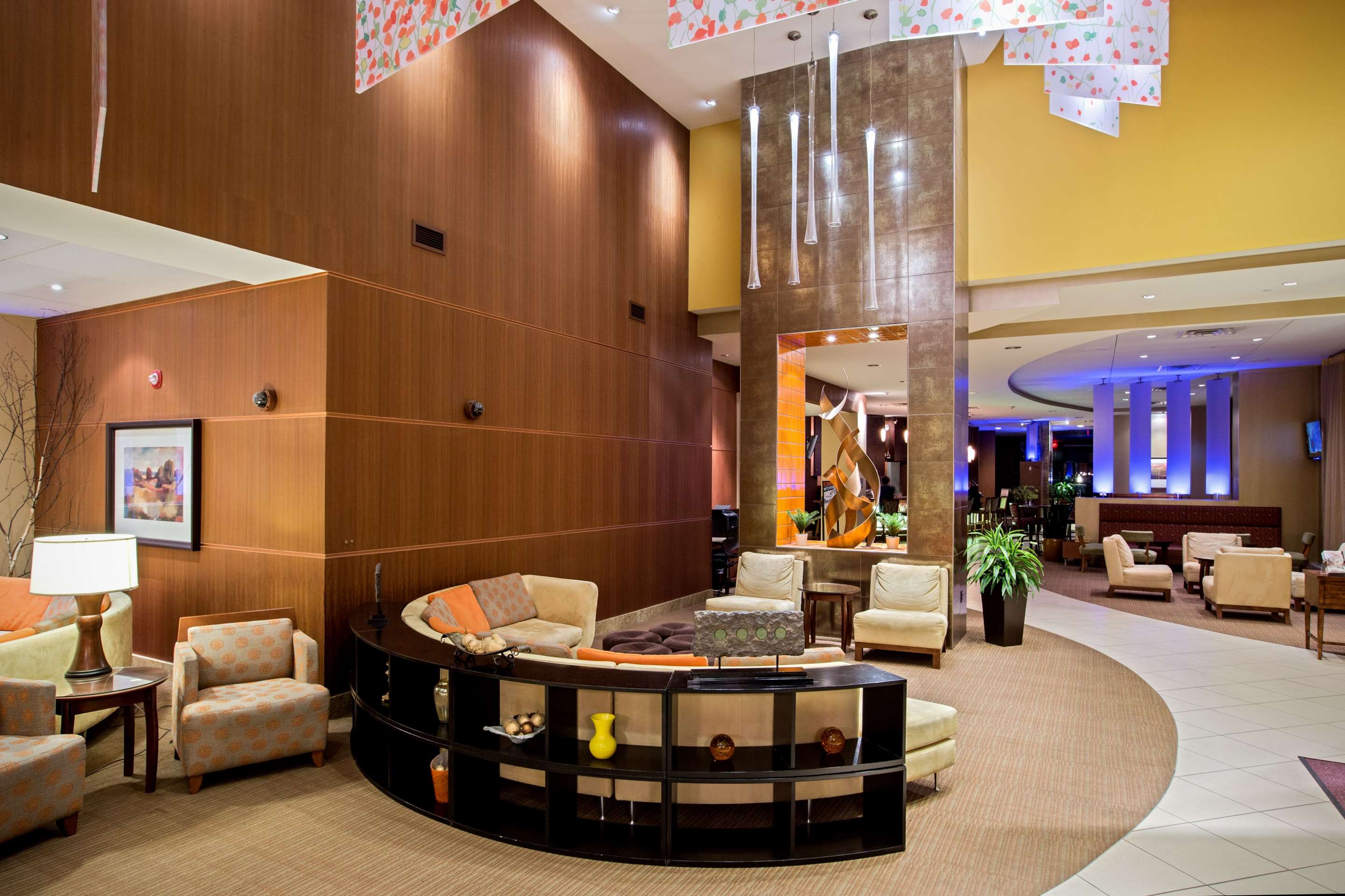 Lobby | Sonesta Milwaukee West Wauwatosa