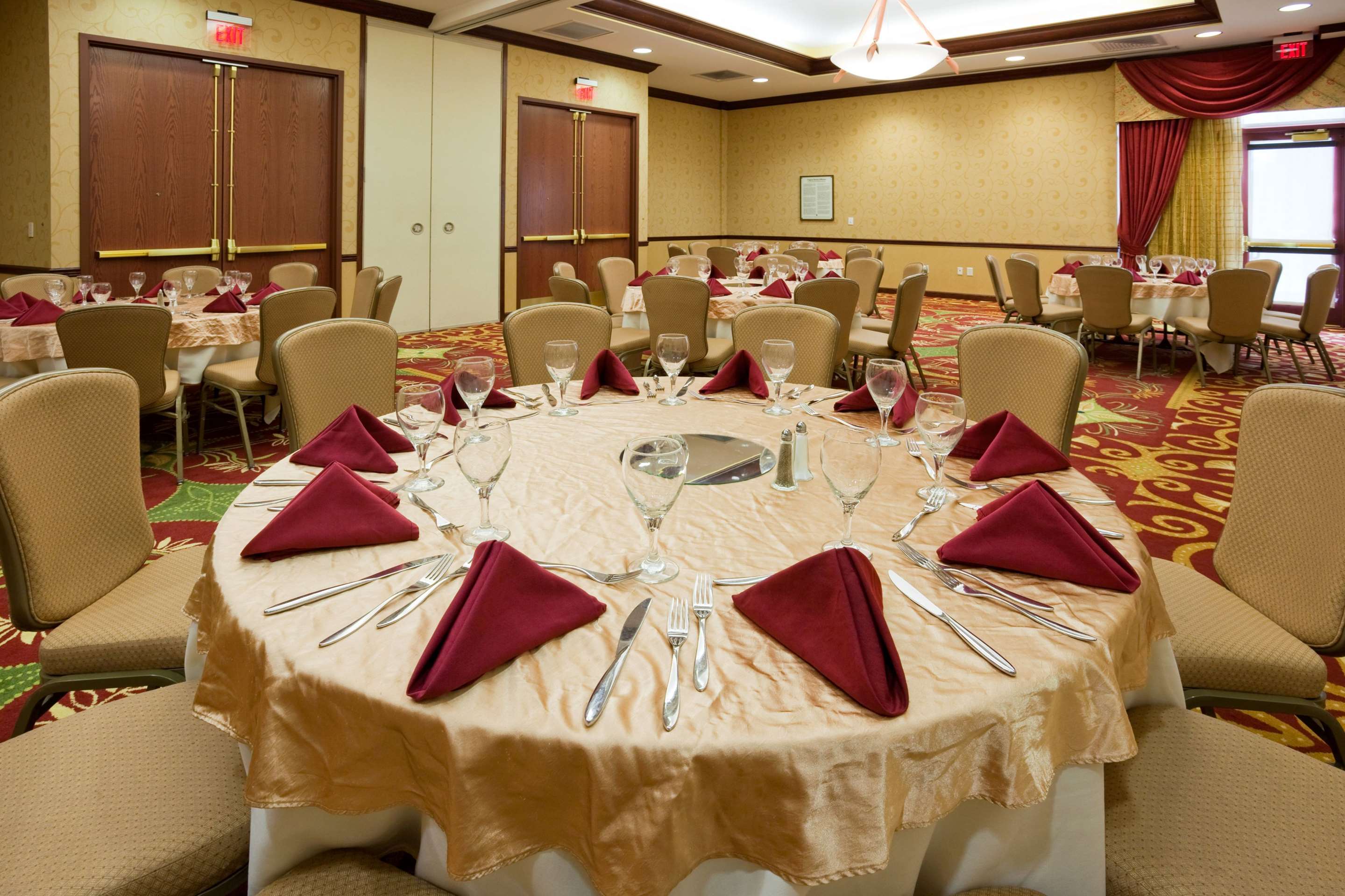 Ballroom | Sonesta Milwaukee West Wauwatosa