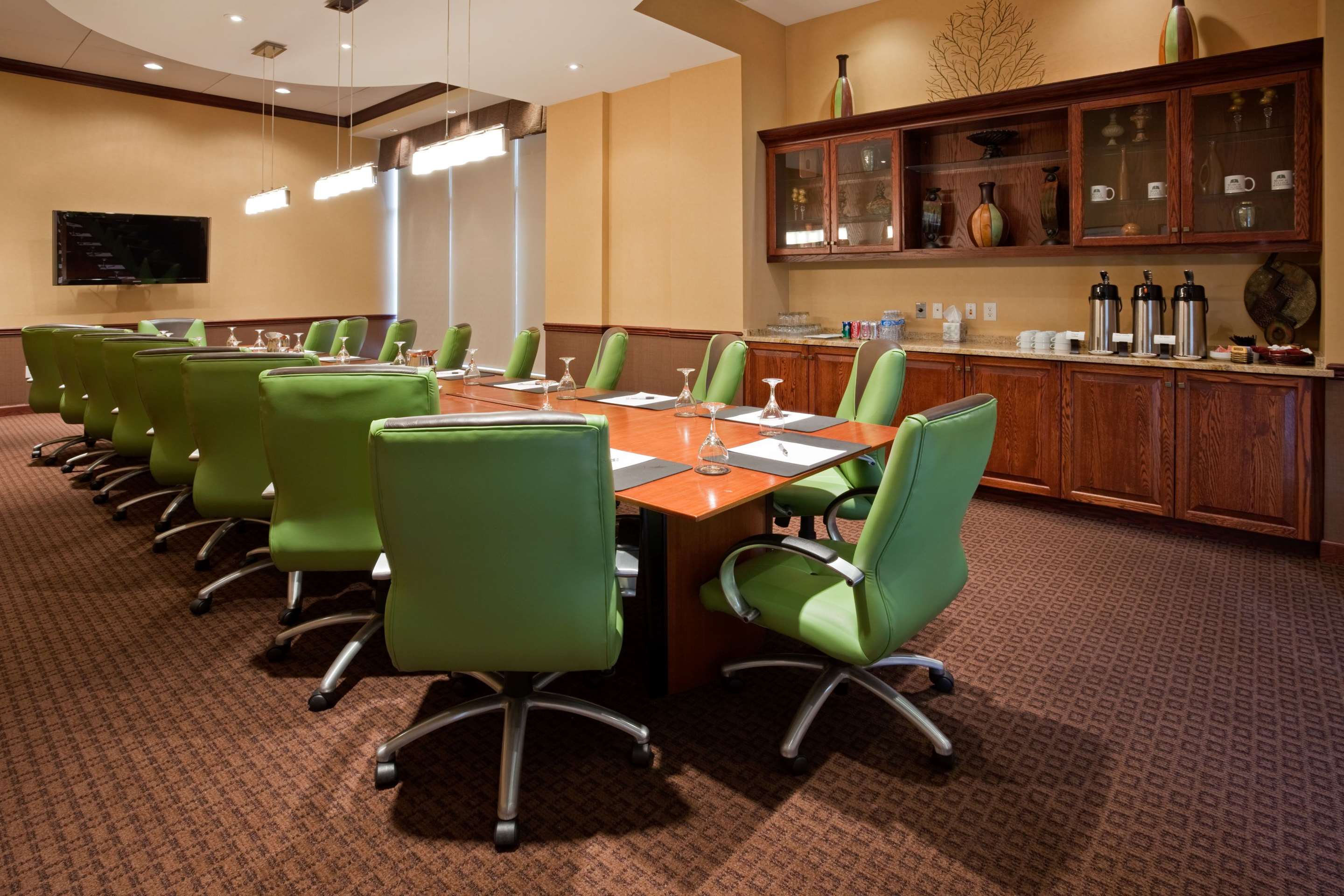King Boardroom | Sonesta Milwaukee West Wauwatosa