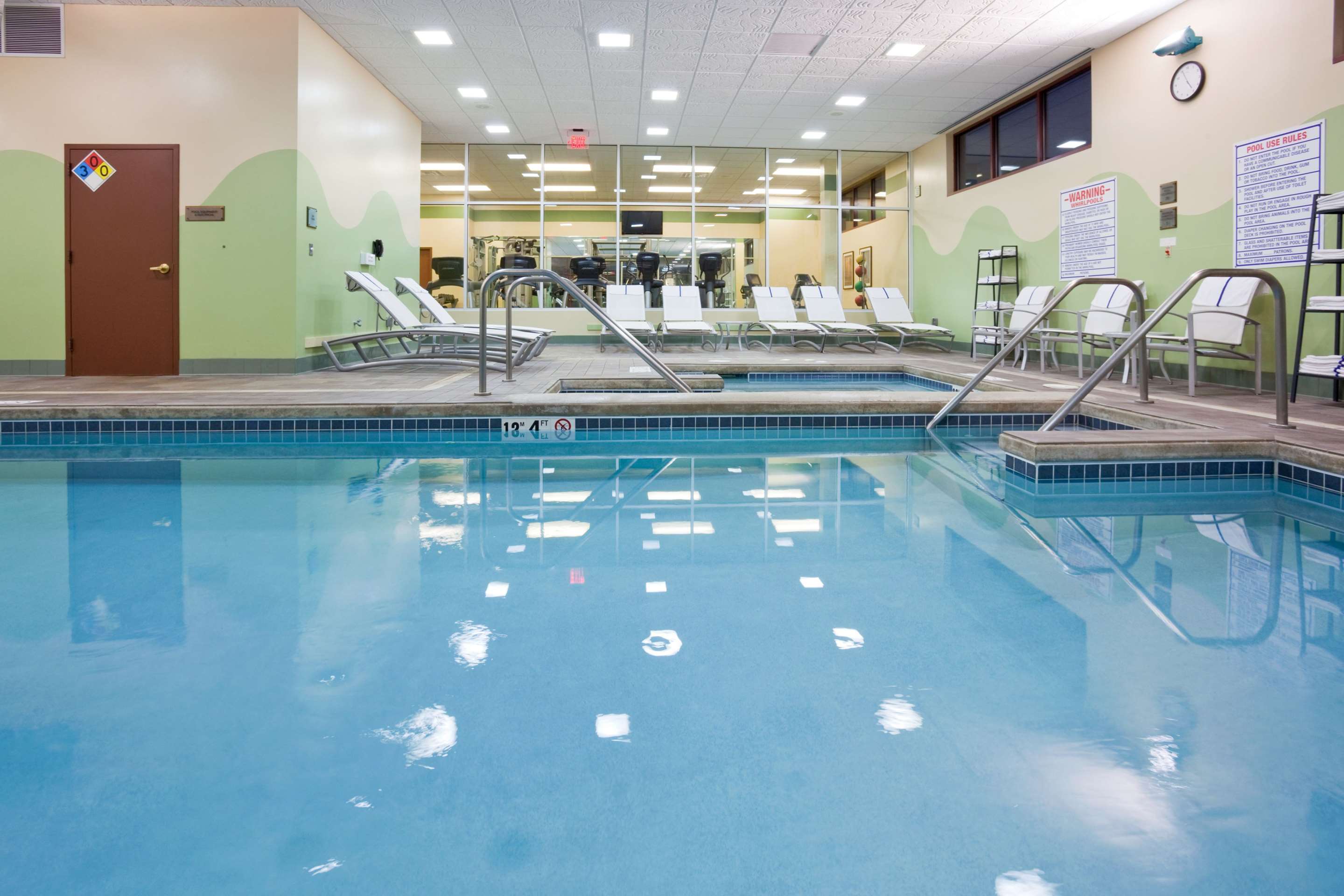 Swimming Pool | Sonesta Milwaukee West Wauwatosa