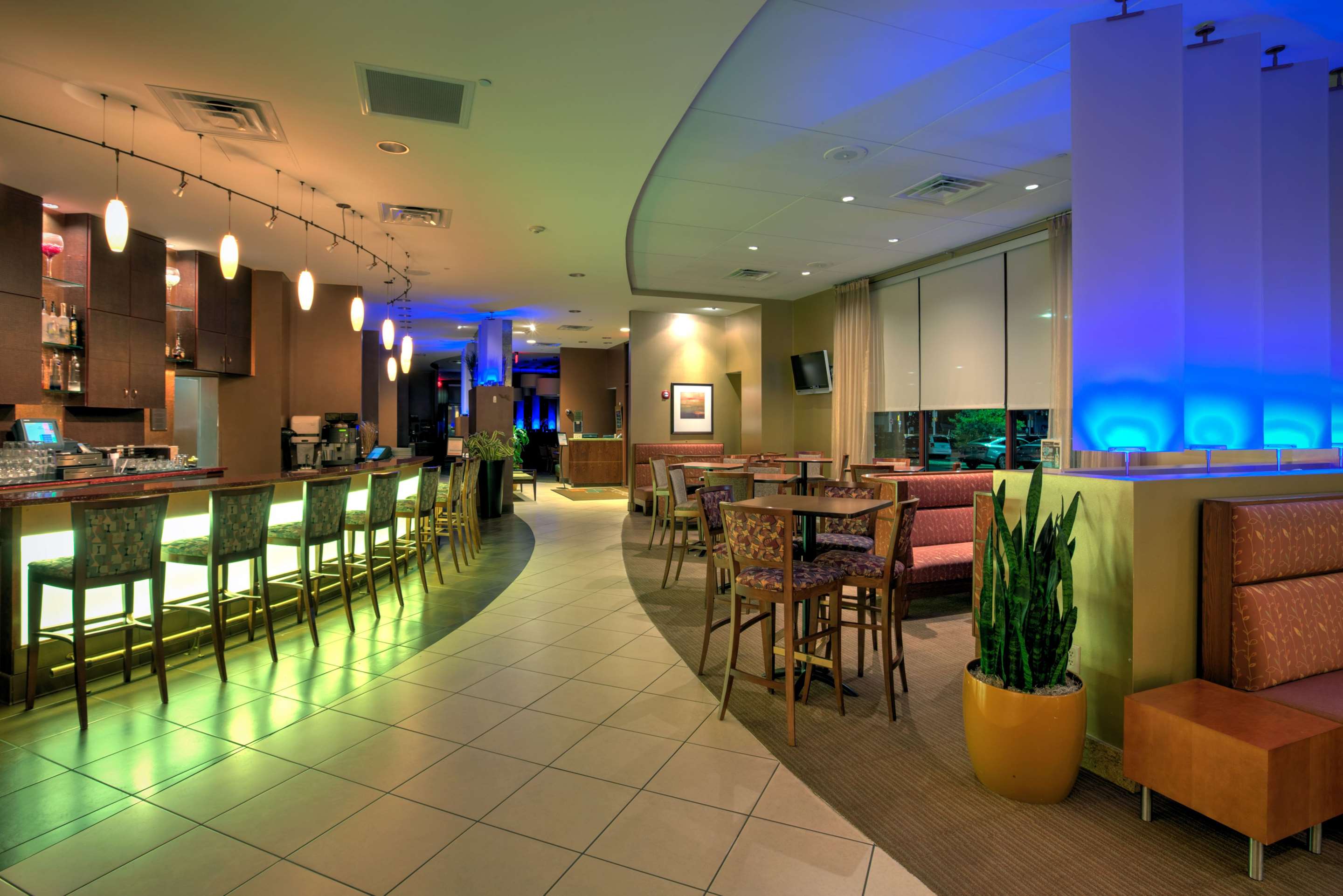 Lobby Lounge Bar | Sonesta Milwaukee West Wauwatosa