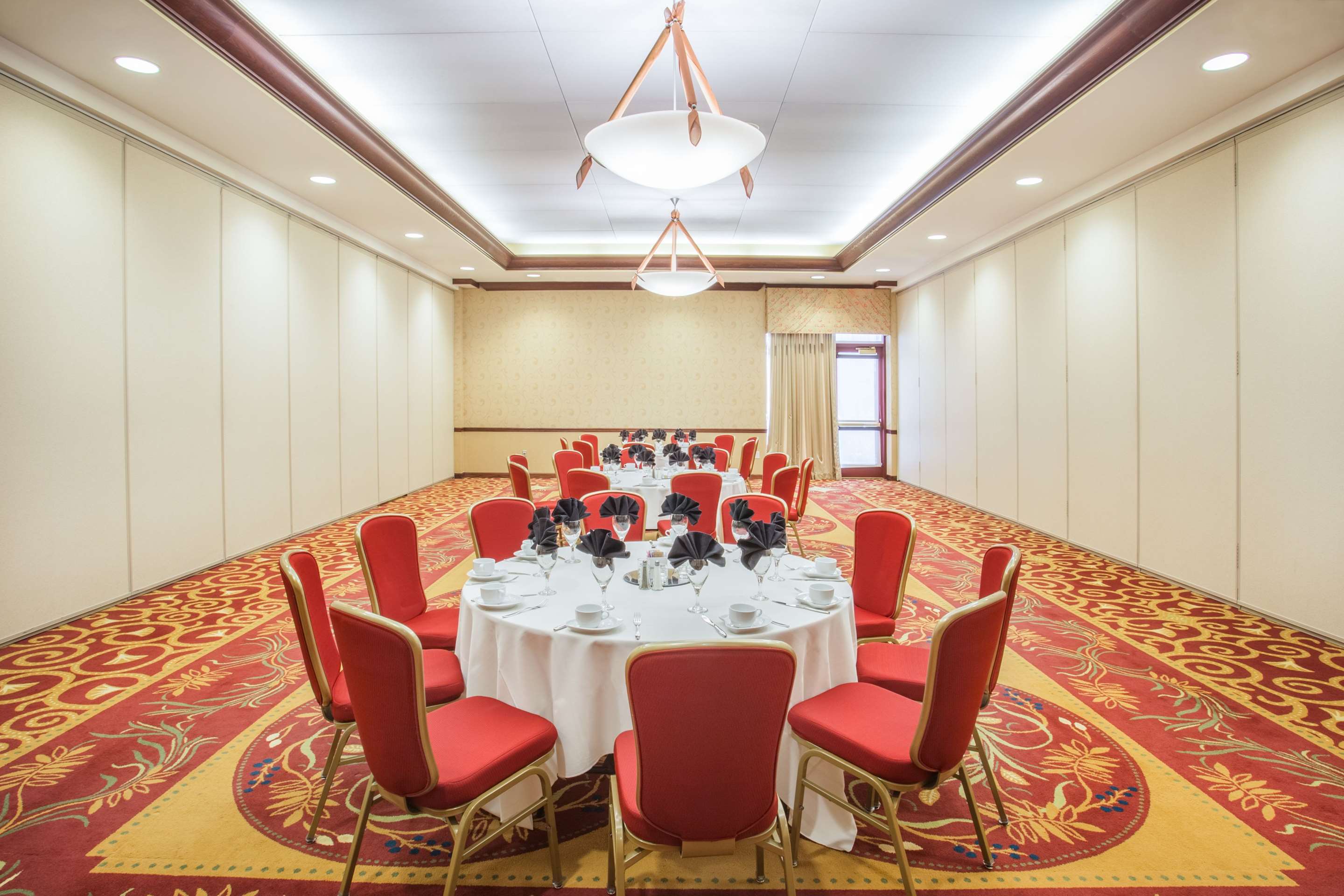 John C Doyne Meeting Room | Sonesta Milwaukee West Wauwatosa