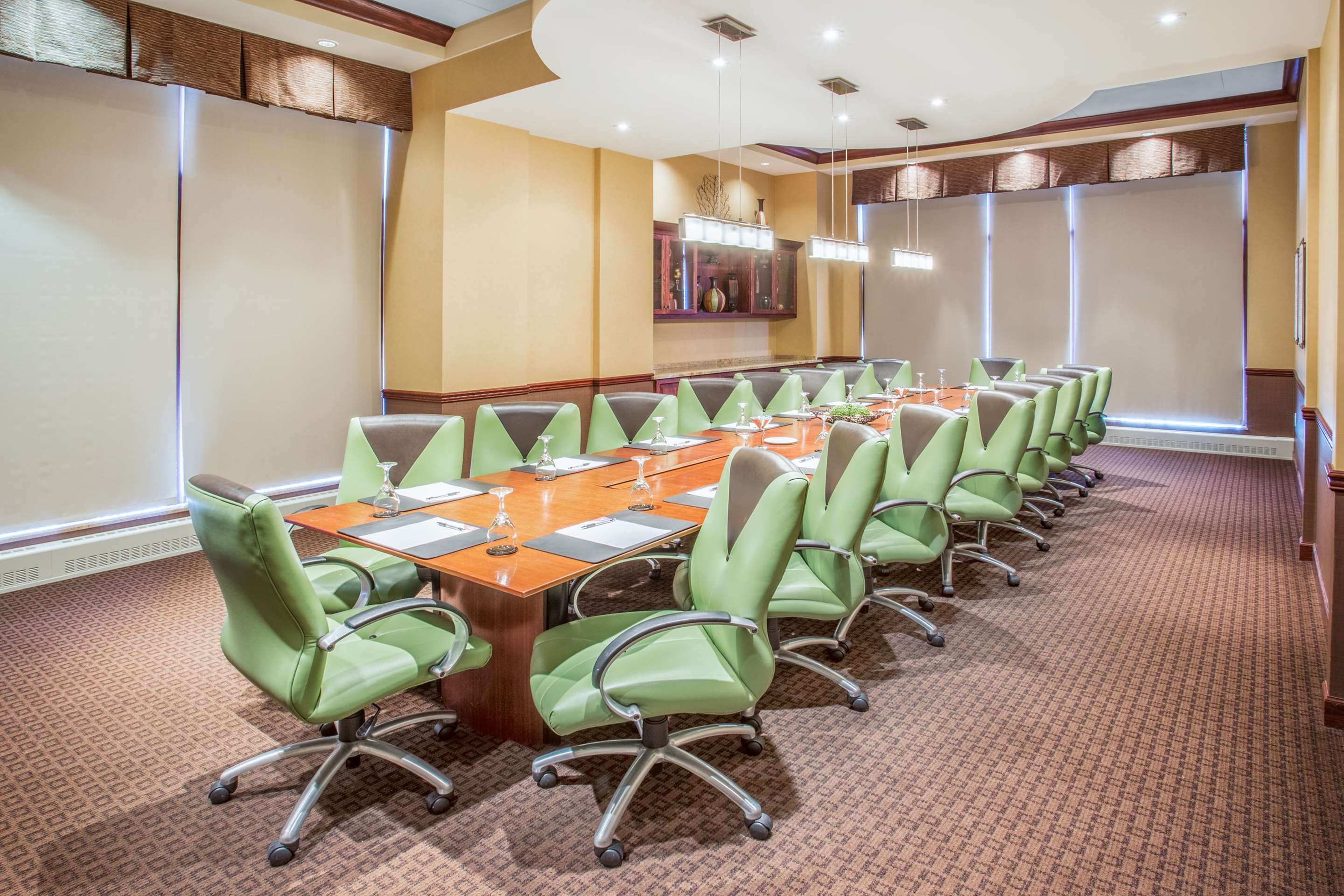 Boardroom | Sonesta Milwaukee West Wauwatosa