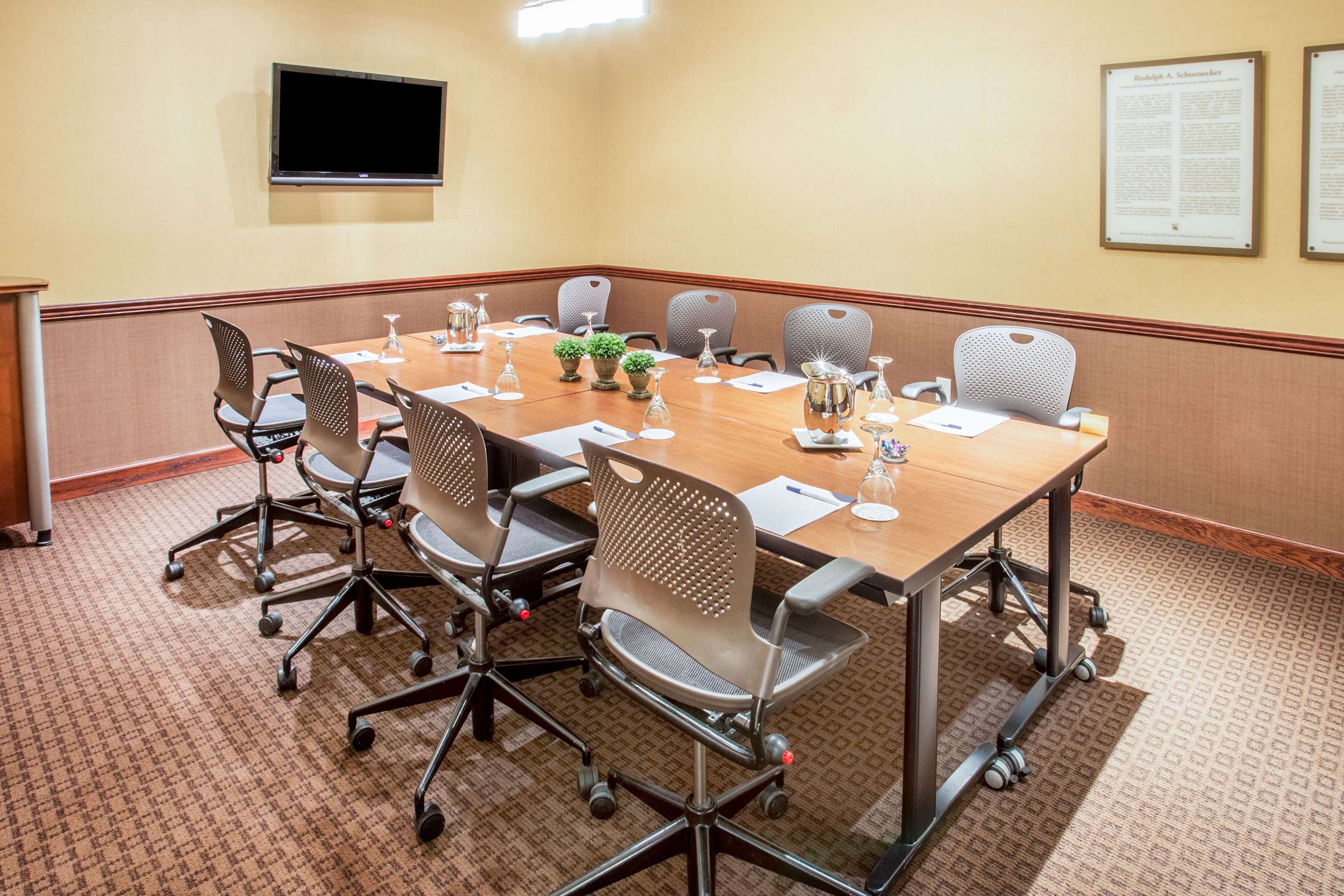 Joseph F Heil Room | Sonesta Milwaukee West Wauwatosa